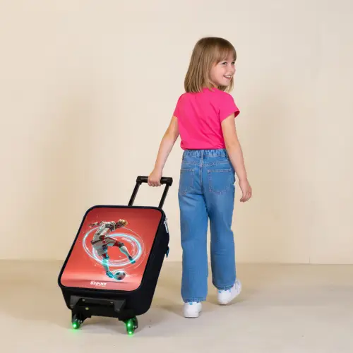 Voetbal - Jongen - Rood - Lichtcirkel Kinderkoffer - Zwart klein -sfeer1