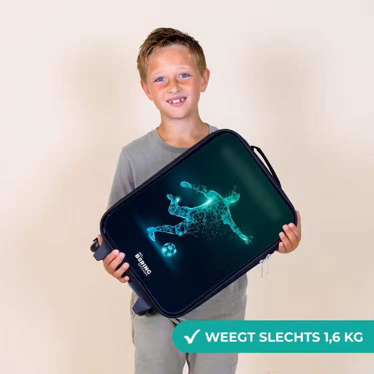 Voetballer trapt met kracht in digitale vorm Kinderkoffer - Zwart klein -sfeer4_NL