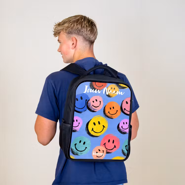 Een speels en kunstzinnig patroon van kleurrijke smileys Rugzak - Zwart middel -sfeer8