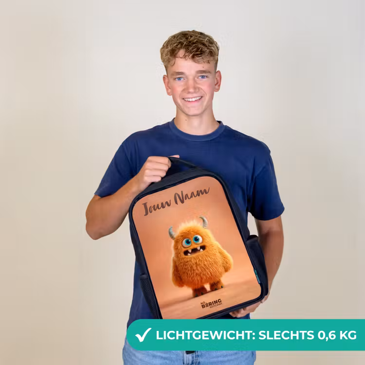 Oranje Pluizig Monster met Hoorns Rugzak - Zwart middel -sfeer7_NL