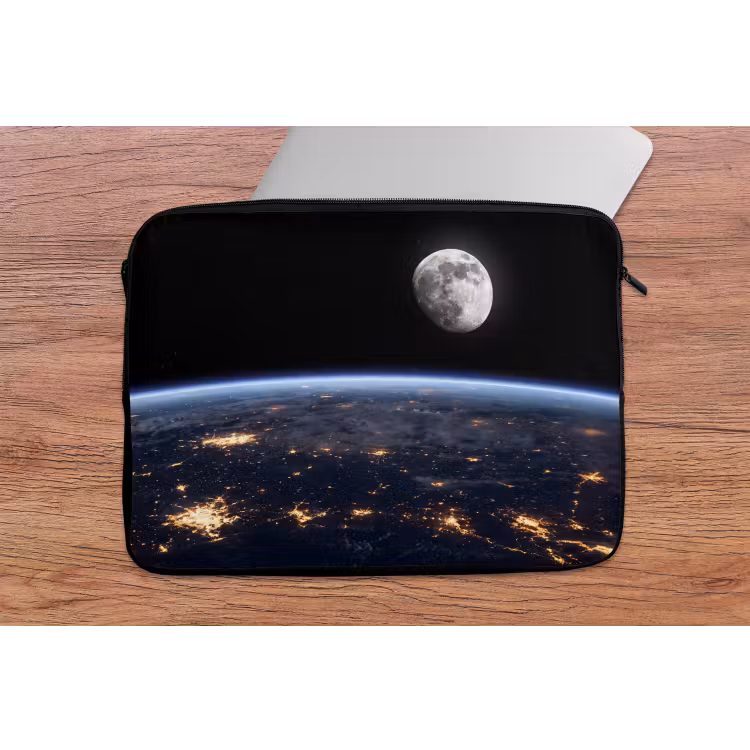 Laptophoes Aarde - Nacht - Ruimte - Aarde - Nacht - Ruimte laptophoes neopreen klein