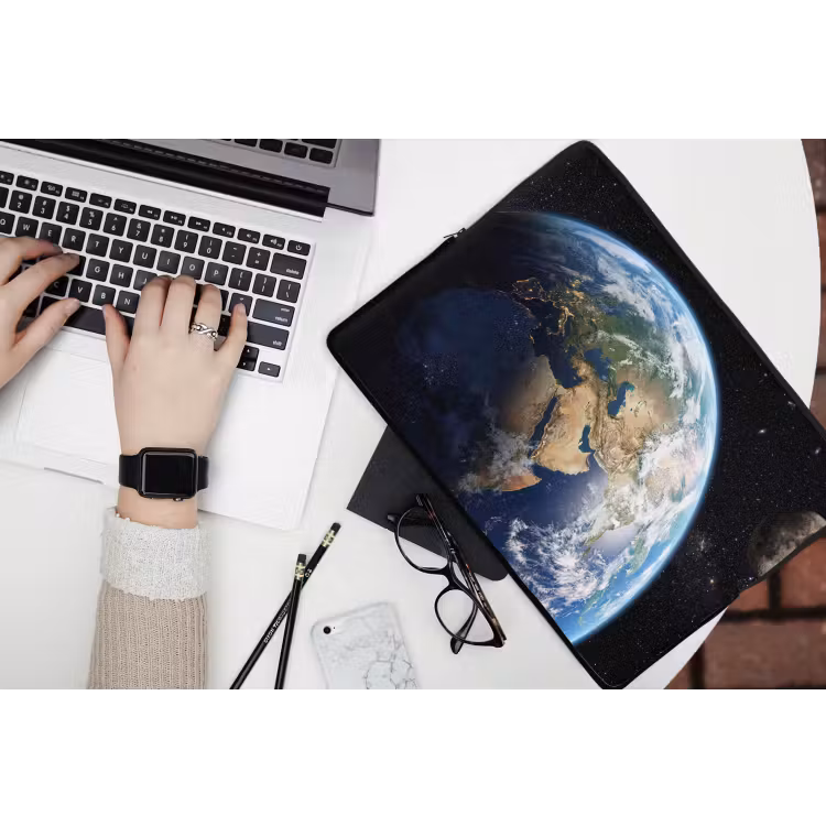 Aarde - Ruimte - Blauw - Groen laptophoes neopreen klein -bureau