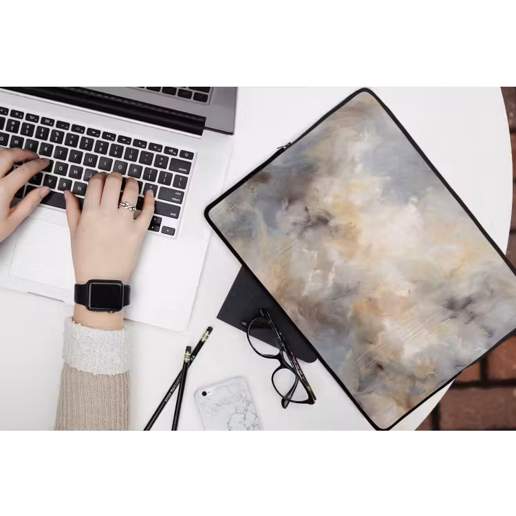 Abstract - Wolken - Sfeervol - Beige - Grijs laptophoes neopreen klein -bureau