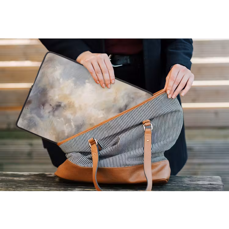 Abstract - Wolken - Sfeervol - Beige - Grijs laptophoes neopreen klein -tas
