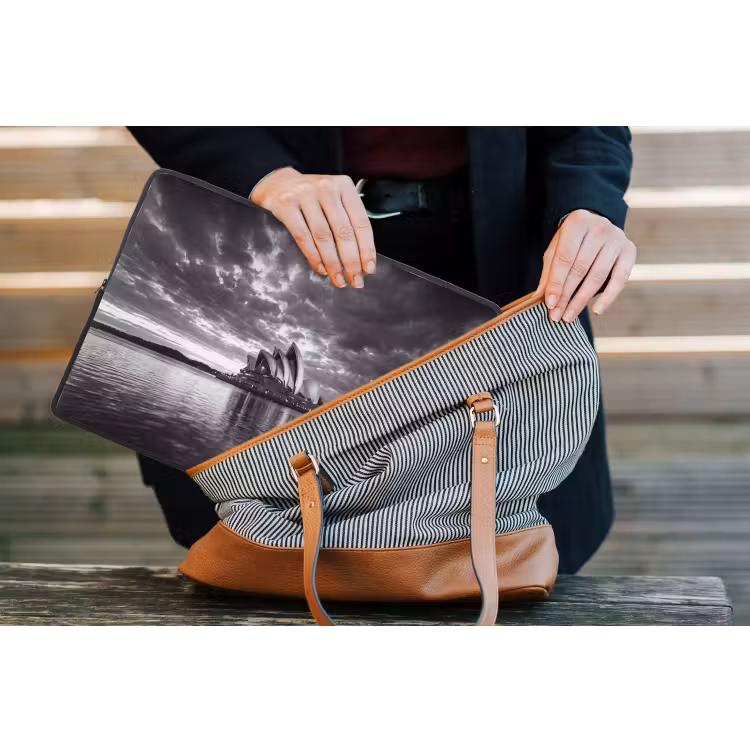 Architectuur - Water - Stad - Modern - Zwart-wit laptophoes neopreen klein -tas