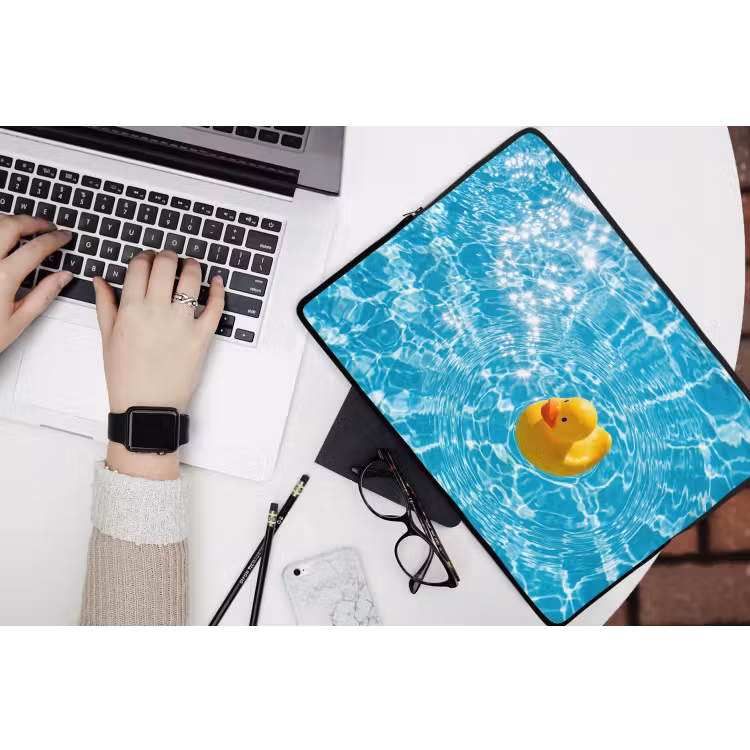 Badeend - Dobberen - Blauw laptophoes neopreen klein -bureau