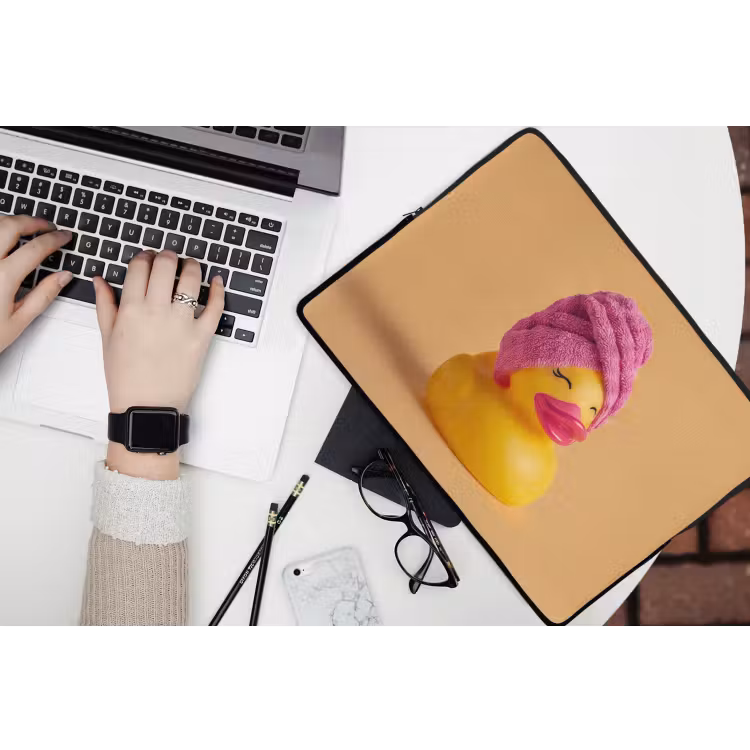 Badeend - Handdoek - Kleurrijk laptophoes neopreen klein -bureau