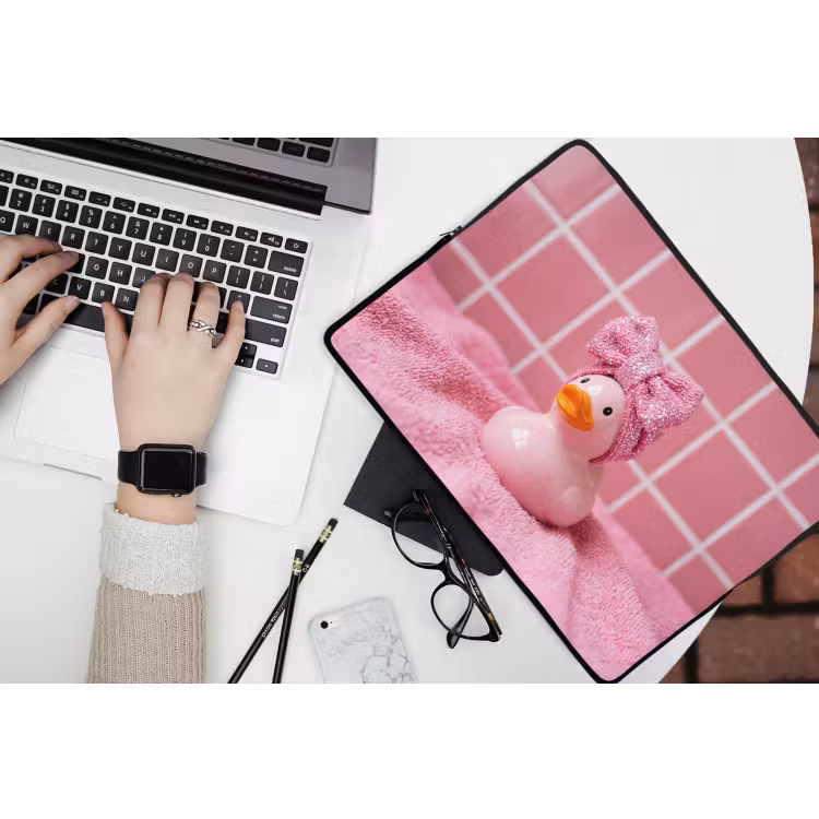 Badeend -Strik - Roze laptophoes neopreen klein -bureau