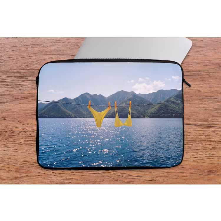 Badmode - Bikini - Zee - Bergen - Geel laptophoes neopreen klein -tafel