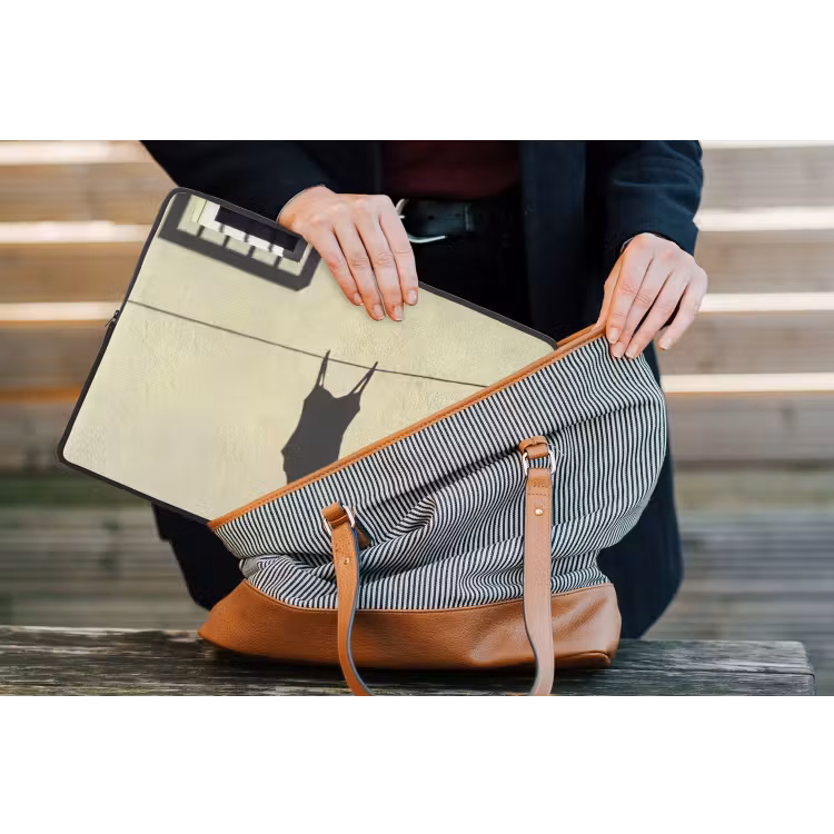 Badpak - Schaduw - Muur - Zomer - Minimalistisch laptophoes neopreen klein -tas
