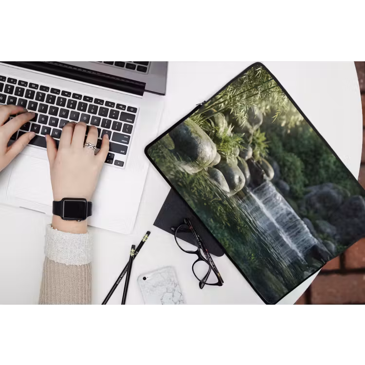 Beek - Waterval - Natuur - Groen laptophoes neopreen klein -bureau