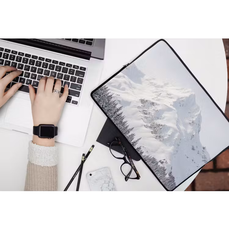 Berg - Sneeuw - Winter - Natuur - Wit laptophoes neopreen klein -bureau