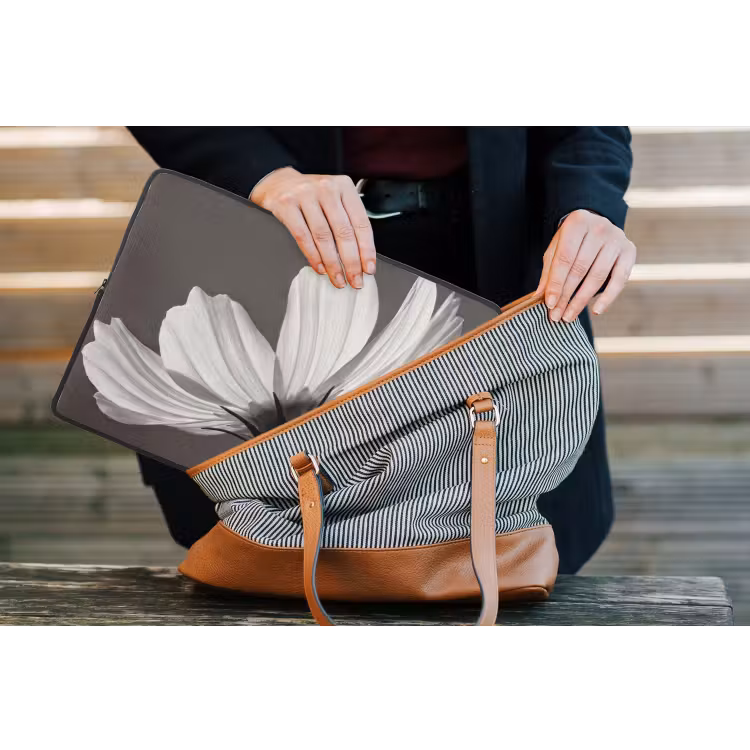 Bloem - Minimalistisch - Zwart - Wit laptophoes neopreen klein -tas