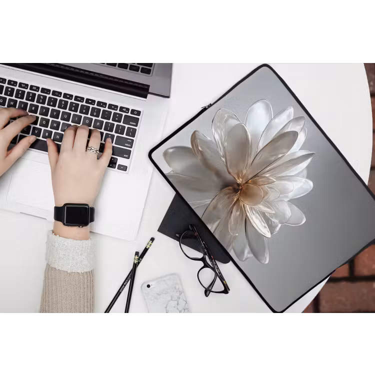 Bloem - Wit - Neutraal laptophoes neopreen klein -bureau