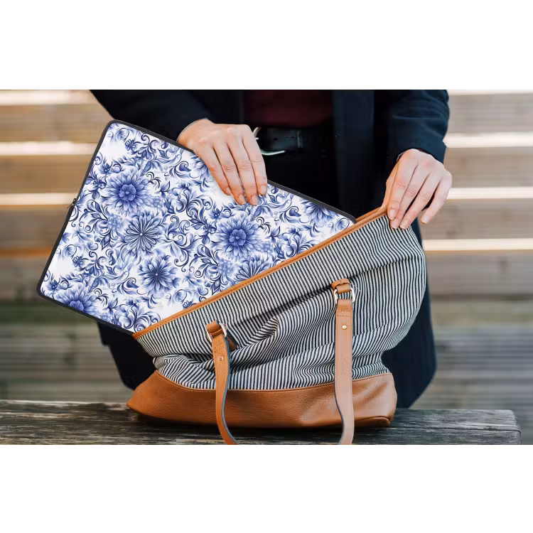 Bloemen - Blauw - Patroon - Wit laptophoes neopreen klein 279 -tas