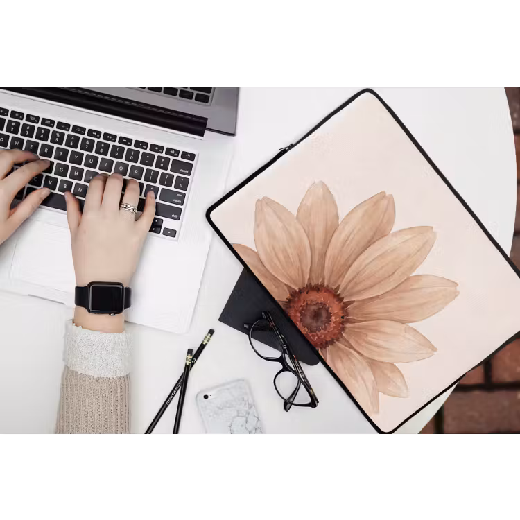 Bloemen - Bloemblad - Natuur - Aquarel - Beige laptophoes neopreen klein -bureau