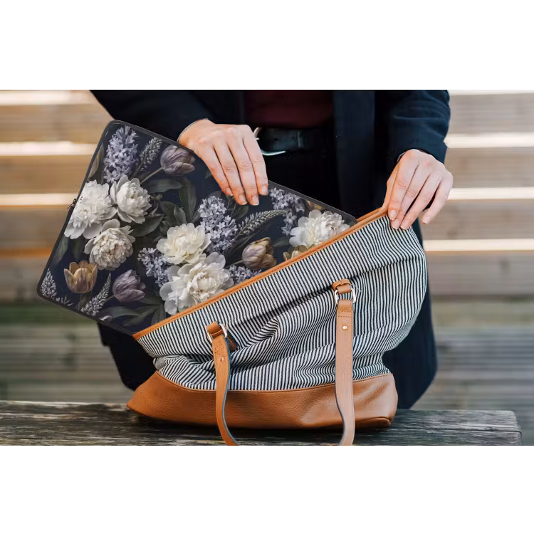 Bloemen - Donker - Elegant - Natuur - Wit laptophoes neopreen klein -tas