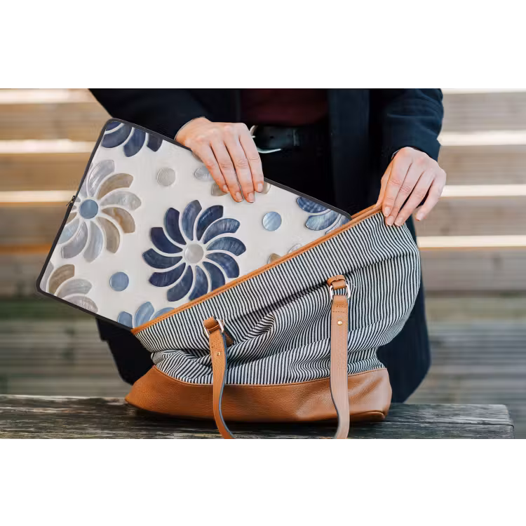 Bloemen - Parelmoer - Abstract - Patroon - Blauw laptophoes neopreen klein -tas