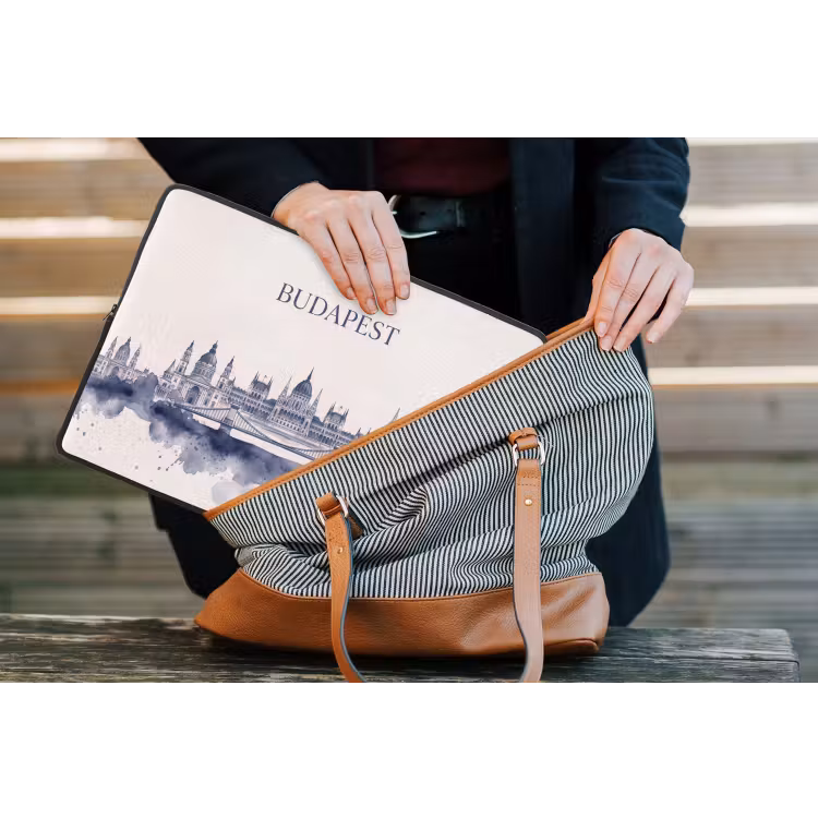 Boedapest - Skyline - Architectuur - Aquarel - Blauw laptophoes neopreen klein -tas