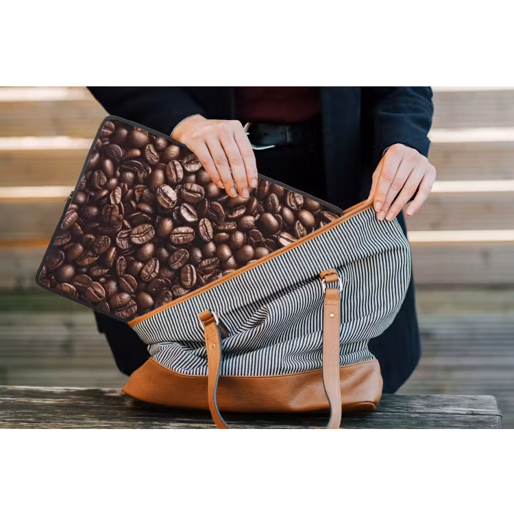 Bonen - Close-up - Donkerbruin laptophoes neopreen klein -tas
