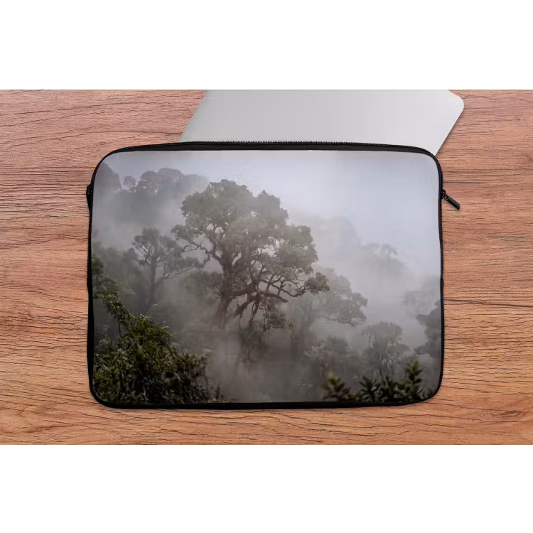 Boom - Mistig - Bos - Groen - Natuur laptophoes neopreen klein -tafel