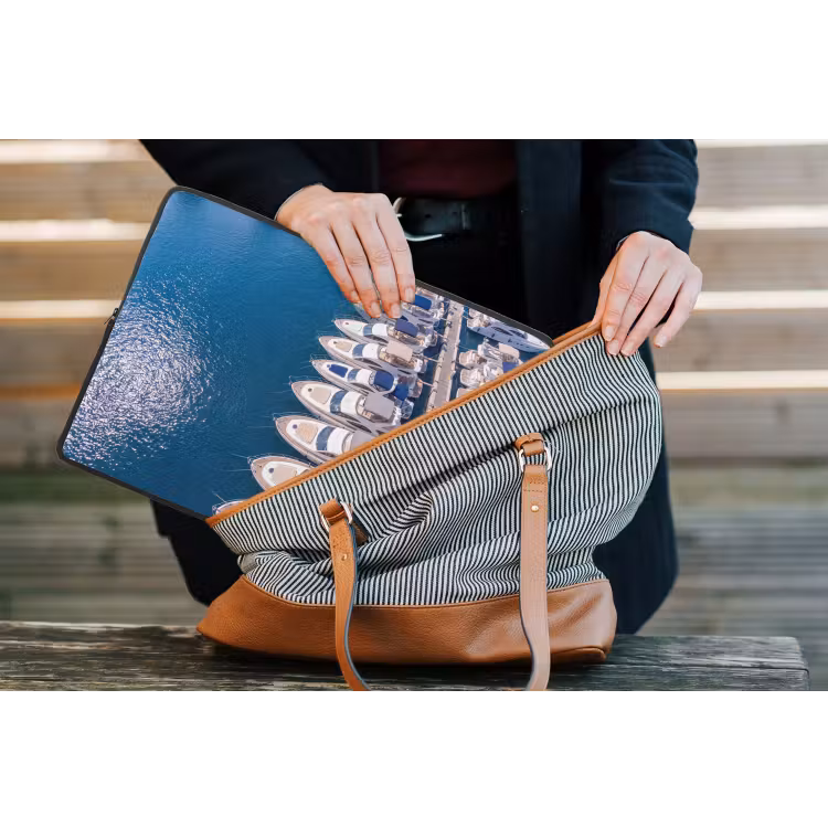 Boot - Jachthaven - Water - Zomer - Blauw laptophoes neopreen klein -tas