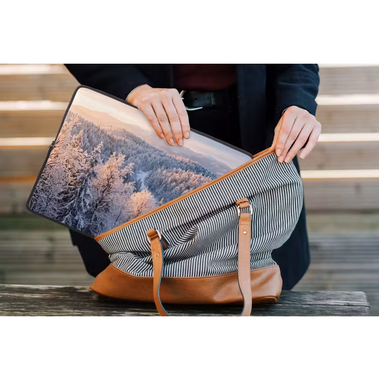 Bos - Bergen - Goud - Winter - Warm laptophoes neopreen klein -tas