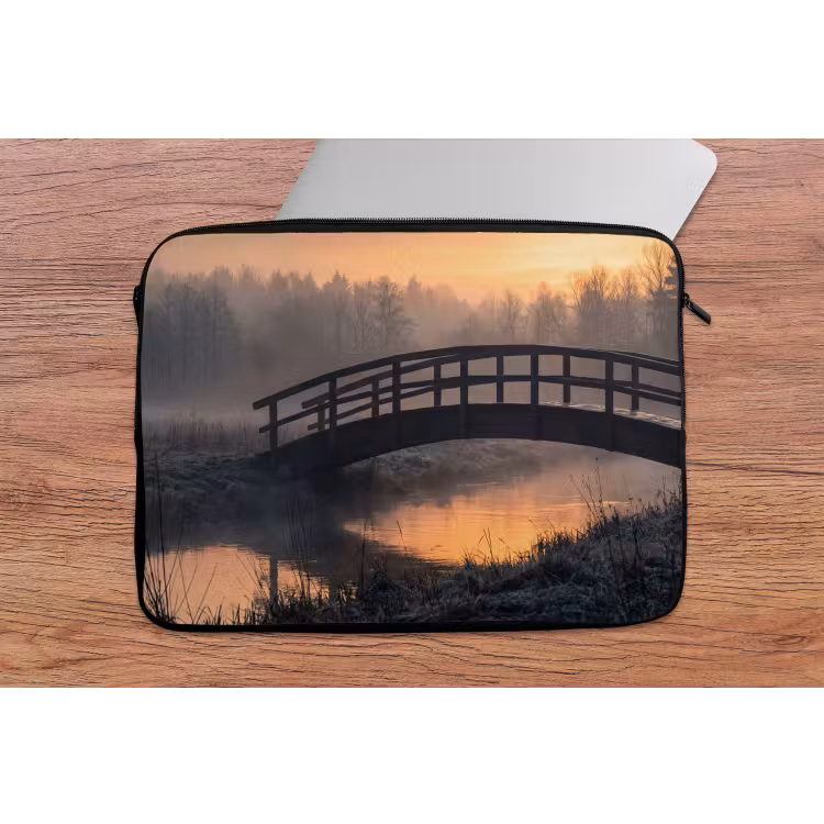 Brug - Mist - Bomen - Water laptophoes neopreen klein -tafel