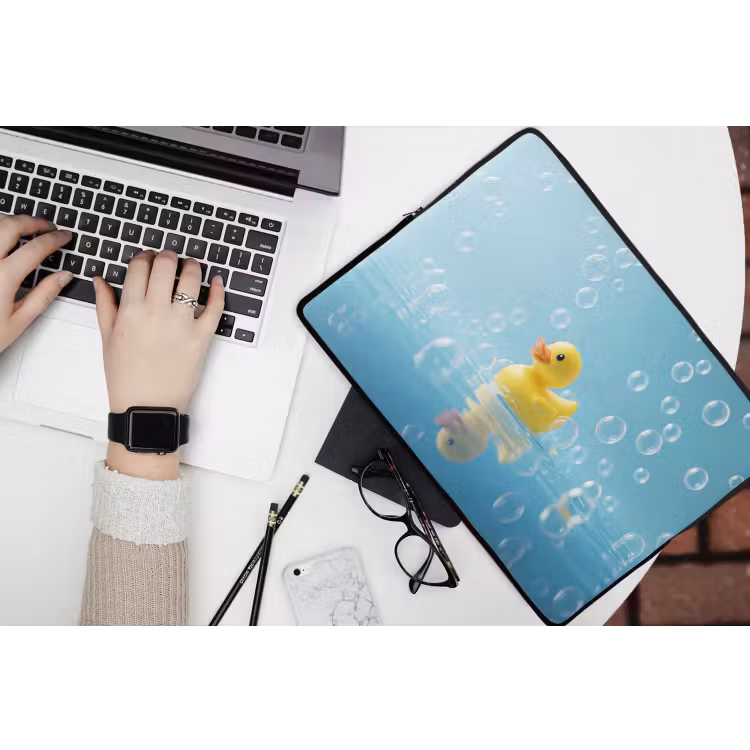 Bubbels - Badeend - Geel laptophoes neopreen klein -bureau