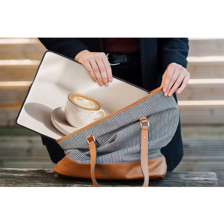 Cappuccino - Schuim - Schotel - Beige laptophoes neopreen klein -tas