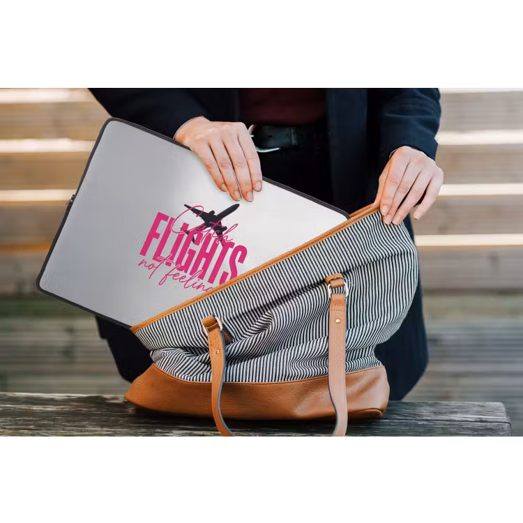 Catch flights not feelings - Vliegtuig - Roze laptophoes neopreen klein -tas