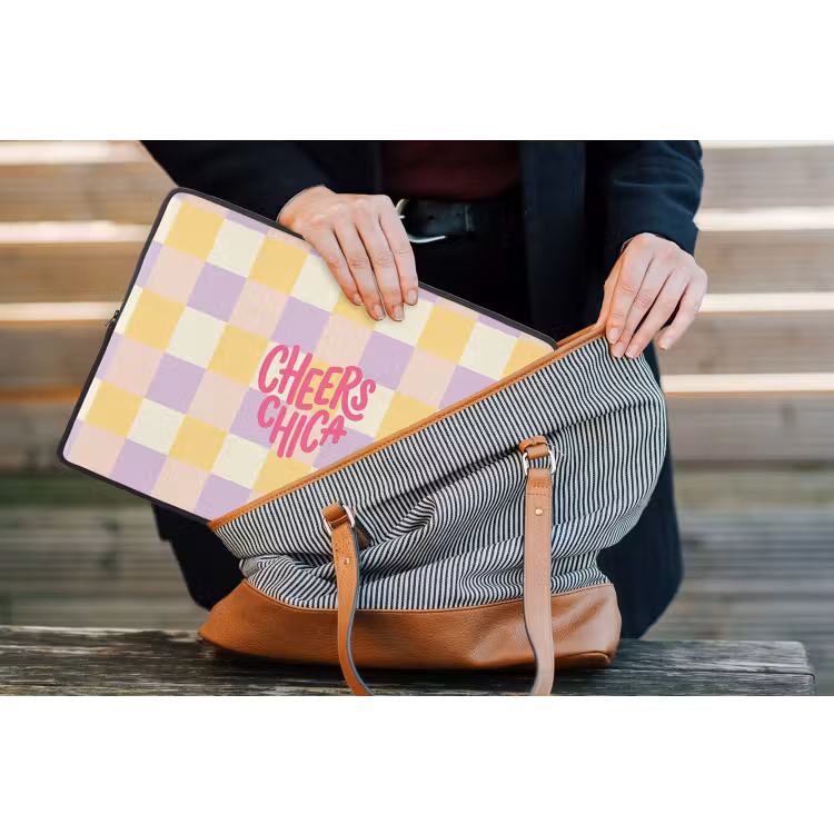 Cheers Chica - Ruitjes - Lila - Geel laptophoes neopreen klein -tas
