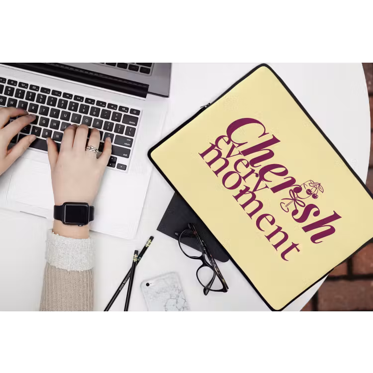 Cherish every moment - Cocktailglas - Geel laptophoes neopreen klein -bureau