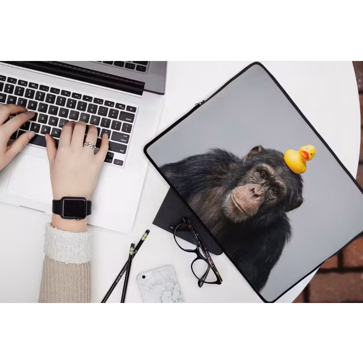 Chimpansee - Badeend - Grijs laptophoes neopreen klein -bureau