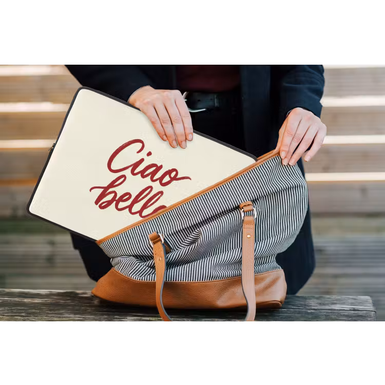Ciao bella - Rood - Wit - Minimalistisch laptophoes neopreen klein -tas
