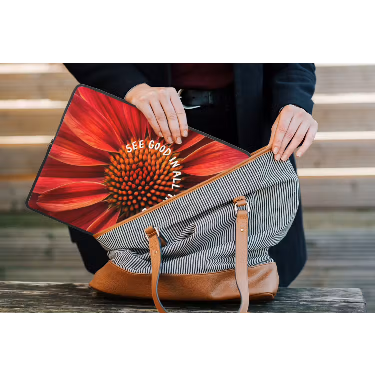 Close up - Bloem - Quote - Rood laptophoes neopreen klein -tas