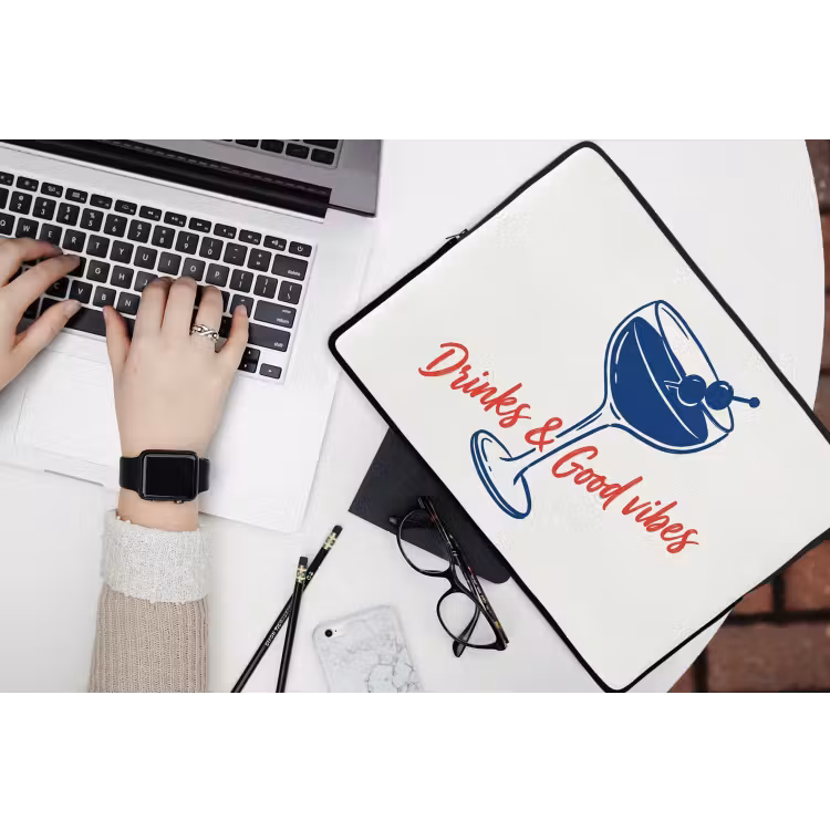Cocktail - Glas - Illustratie - Blauw - Wit laptophoes neopreen klein -bureau