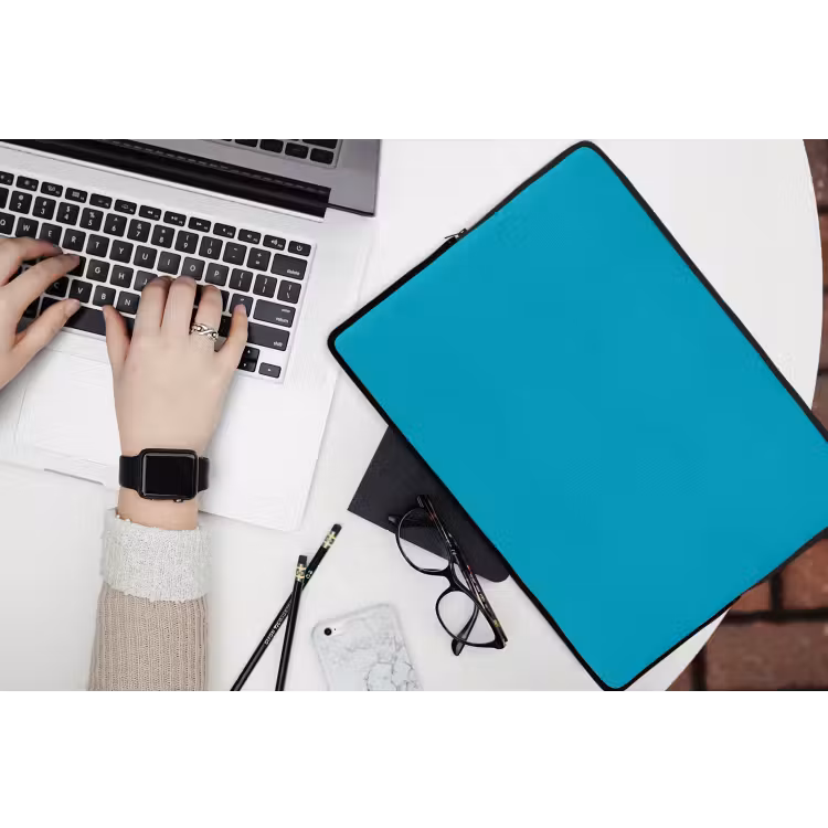 Deep - Turquoise - Turkoois laptophoes neopreen klein 279 -bureau