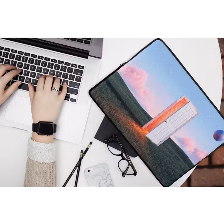 Laptophoes Deur - Fantasie - Ruimte - Deur - Fantasie - Ruimte laptophoes neopreen klein