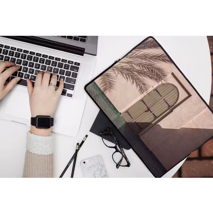 Deur - Hout - Architectuur - Groen - Rustiek laptophoes neopreen klein -bureau