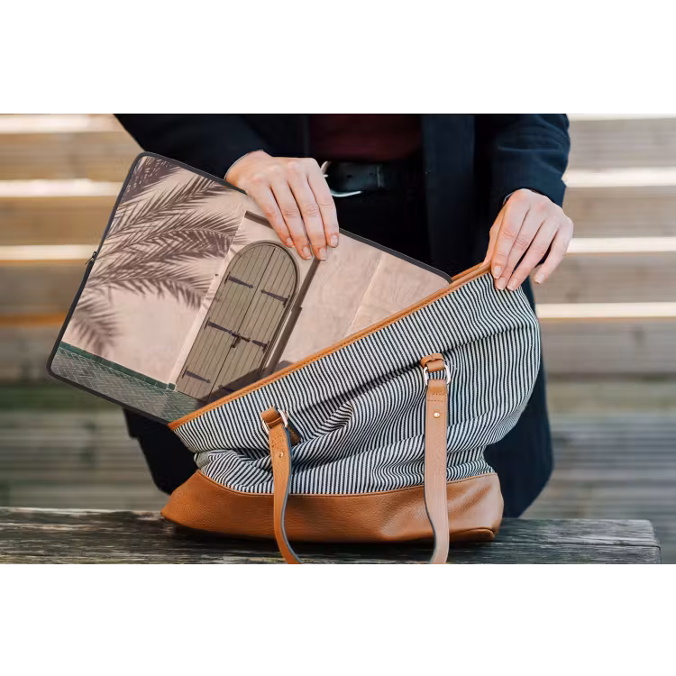 Deur - Hout - Architectuur - Groen - Rustiek laptophoes neopreen klein -tas