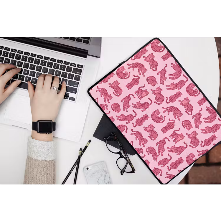 Dieren - Patroon - Roze - Speels - Cartoon laptophoes neopreen klein -bureau