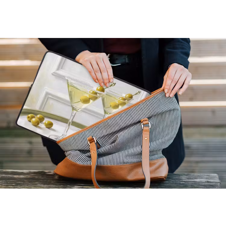 Drank - Martini - Olijven - Modern - Wit laptophoes neopreen klein -tas