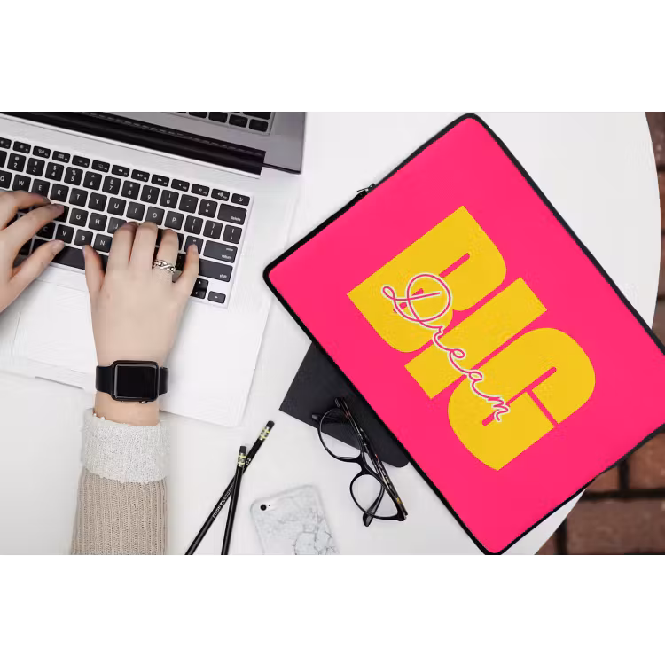 Dream big - Roze - Geel - Minimalistisch laptophoes neopreen klein -bureau