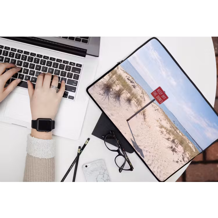 Duin - Bord - Kust - Landschap - Rood laptophoes neopreen klein -bureau
