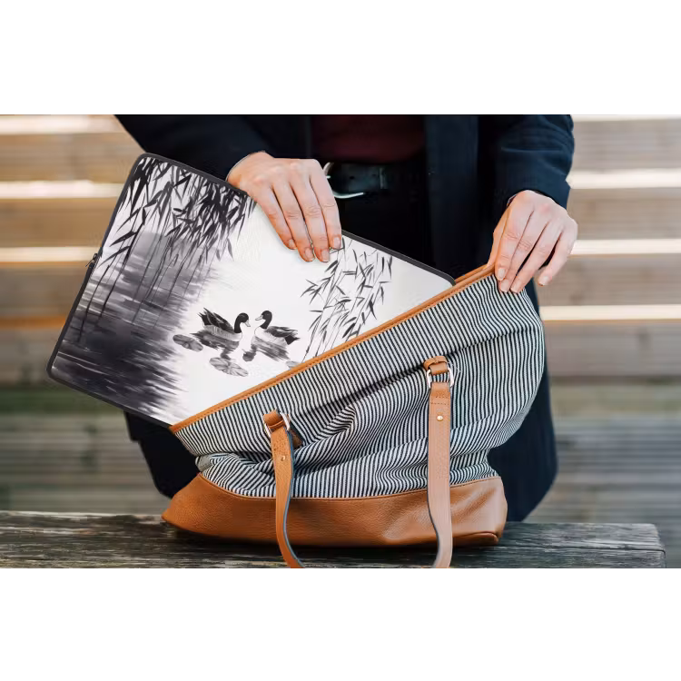 Eenden - Waterlelies - Riet - Zwart laptophoes neopreen klein -tas
