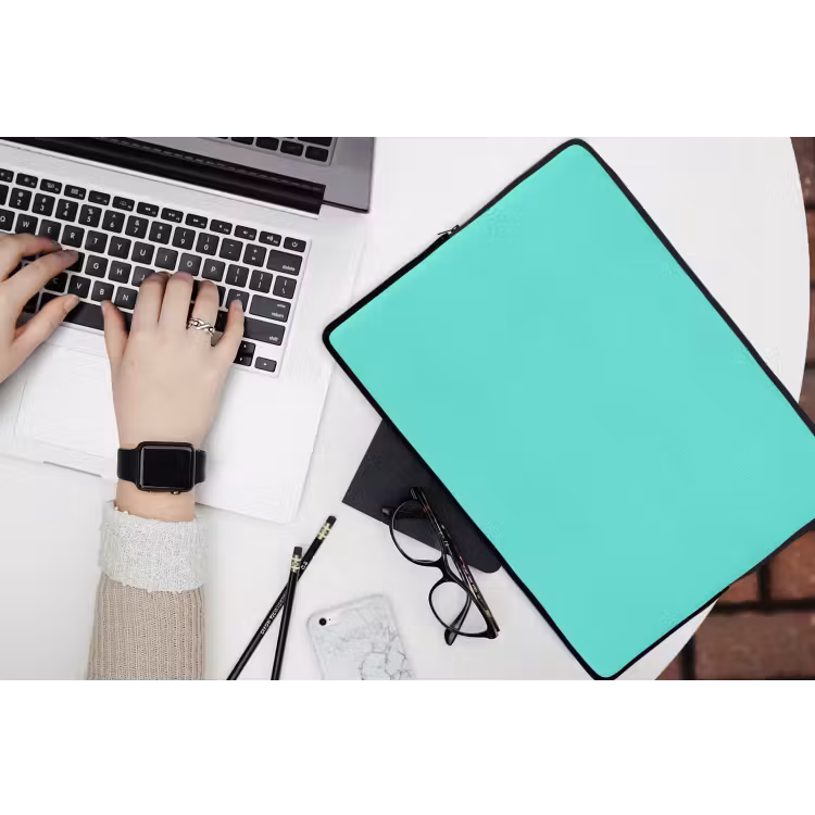Electric - Cyan - Turkoois laptophoes neopreen klein 279 -bureau