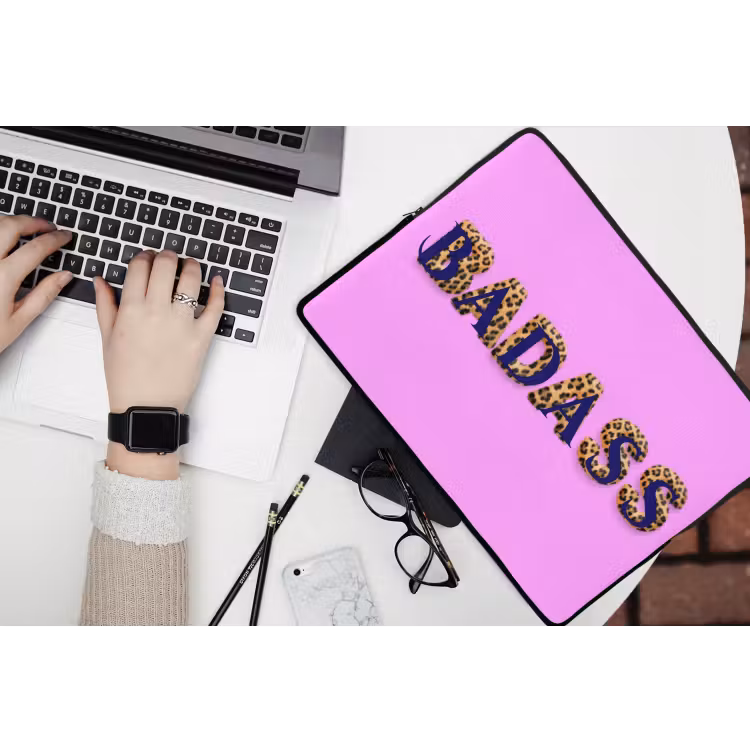 Felroze - Badass - Panterprint - Schaduw laptophoes neopreen klein -bureau