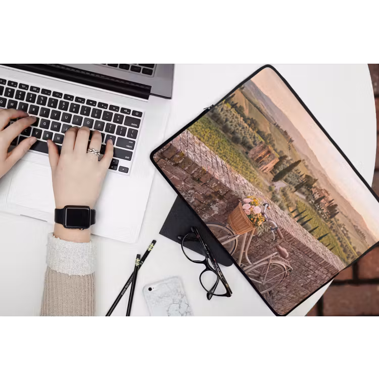 Fiets - Bloemen - Toscane - Landschap - Roze laptophoes neopreen klein -bureau