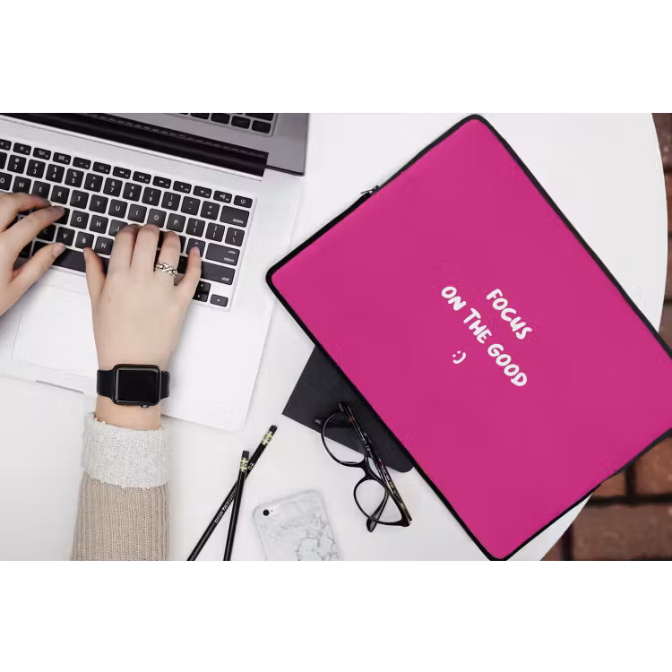 Focus - Smiley - Roze laptophoes neopreen klein -bureau